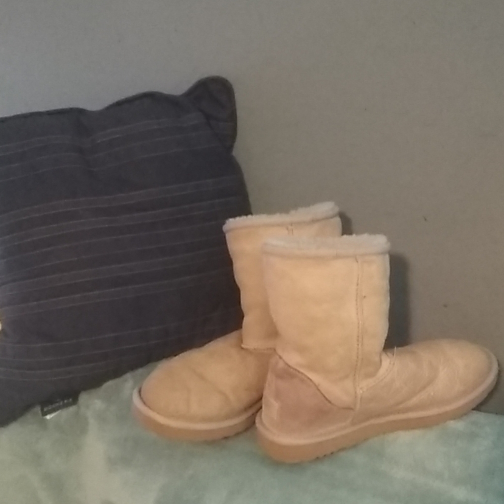 👀Used ✨UGGS✨